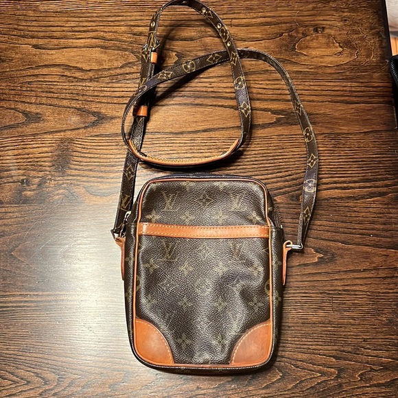 Louis Vuitton Crossbody Danue PM - Picture 2 of 16